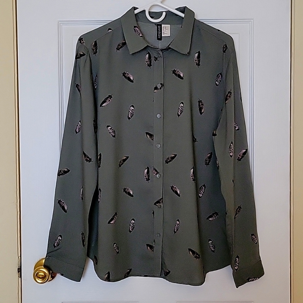 NWT H&M feather button up top